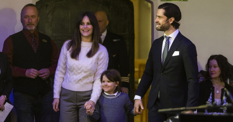 Lillprinsen på ett av sina första uppdrag! Prins Carl Philip och prinsessan Sofia med prins Alexander närvarar vid till den traditionella högtidsfesten i Mora kyrka inför Vasaloppet.