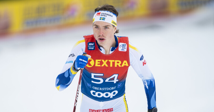William Poromaa säger till Viaplay att distansförhållandet inte är optimalt, men att både han och Frida Karlsson tycker det är värt det. William Poromaa