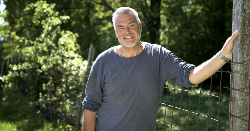 Sommar med Ernst har sänts varje sommar sedan 2008, fram till 2021.