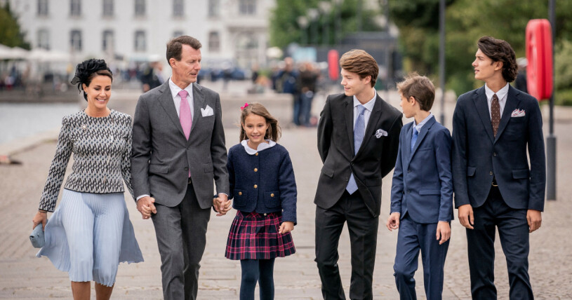 Prins Joachims barn får inte längre kalla använda sina prins- och prinsesstitlar. Prins Joachim och familjen