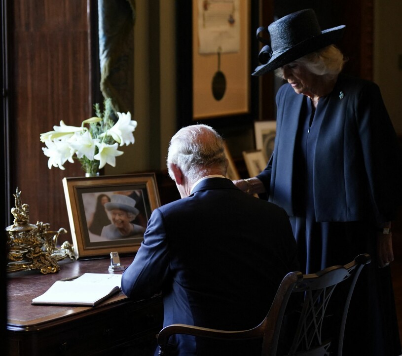 Ögonblicket senare gick allting fel. Kung Charles och drottning Camilla på Nordirland