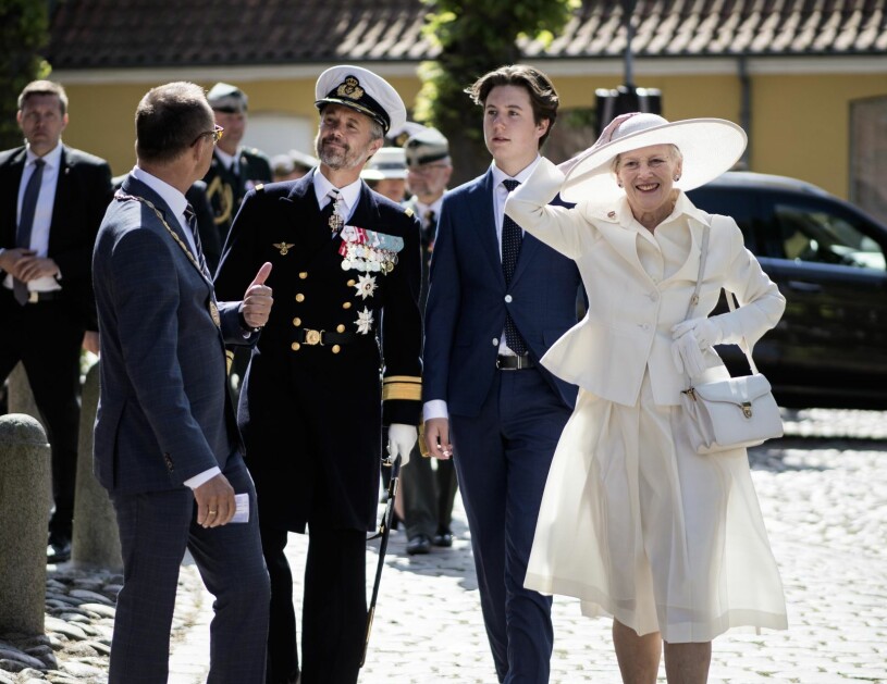 Tre generationer danska kungligheter: Margrethe, kronprins Frederik och prins Christian. Drottning Margrethe Kronprins Frederik Prins Christian på uppdrag tillsammans 2021