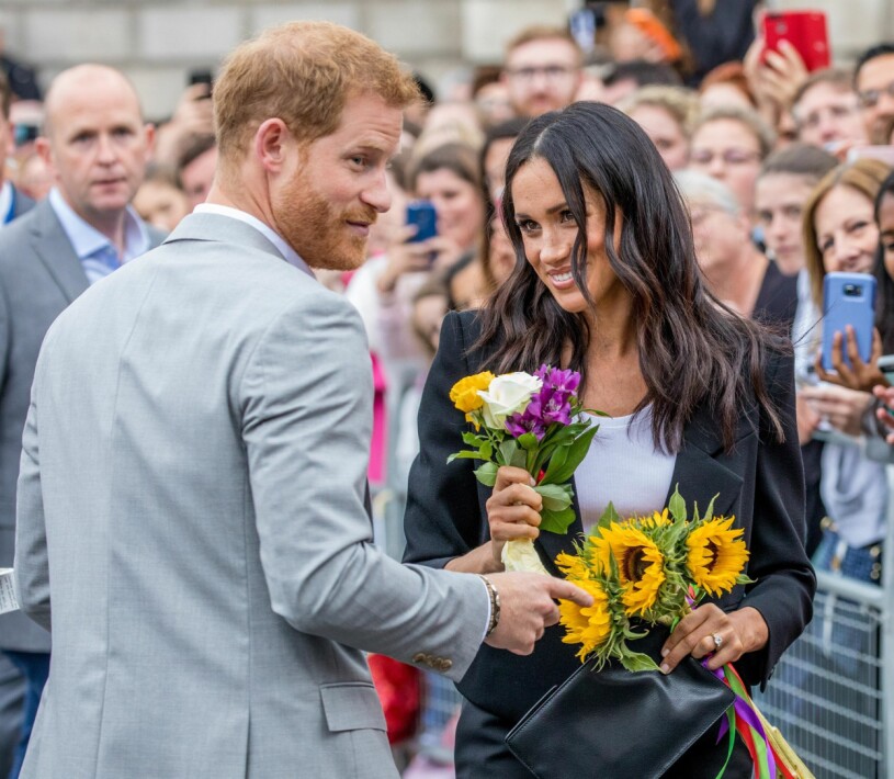 I juni återvänder Harry och Meghan till England. Prins Harry och Meghan Markle