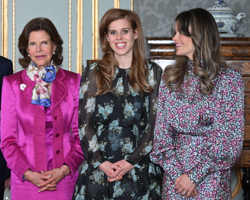 Kungligt finbesök på slottet – och drottning Silvia är också med. Drottning Silvia, Prinsessan Beatrice och prinsessan Sofia vid Dyslexiforum / World Dyslexia Assembly Sweden på Kungliga slottet