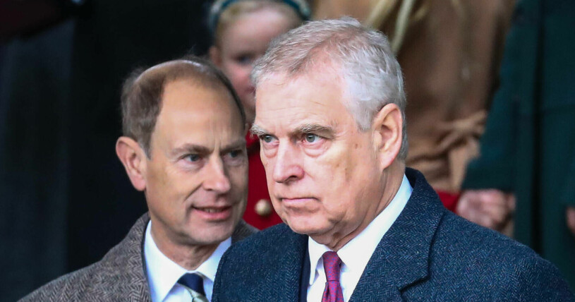 Prins Andrew blev av med sina kungliga titlar efter sexskandalen. Prins Andrew lämnar Buckingham Palace
