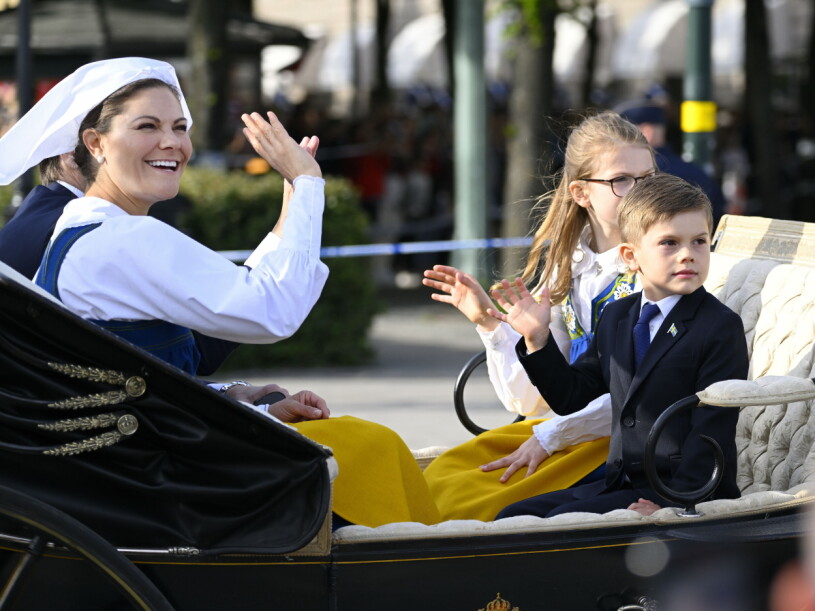 Kronprinsessan Victoria, prinsessan Estelle, prins Oscar åker kortege till Skansen för att fira nationaldagen traditionsenligt. Stockholm 2022