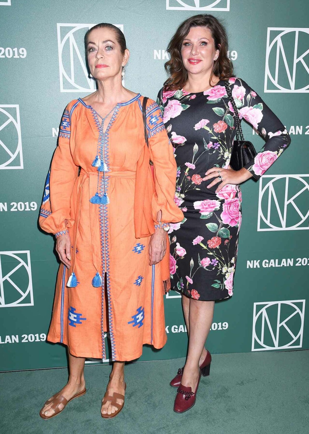 Camilla Thulin och Dominika Peczynski i Thulin-klänningar.