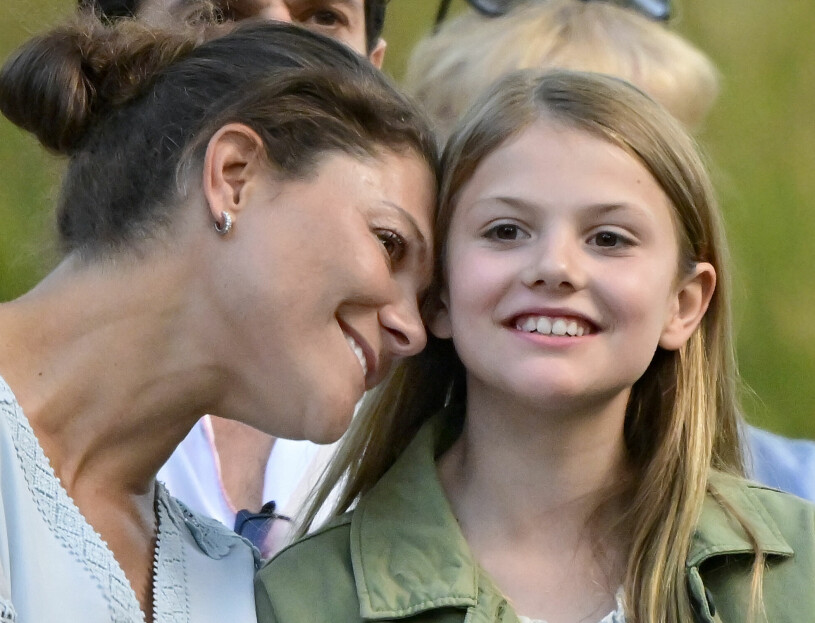 Kronprinsessan Victoria och prinsessan Estelle. Kronprinsessan Victoria och prinsessan Estelle