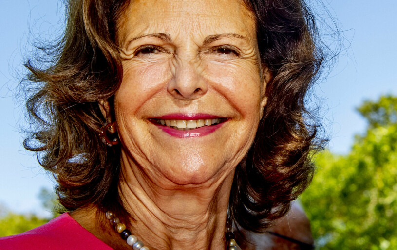 Drottning Silvia finns vid kungens sida på Seychellerna. Drottning Silvia