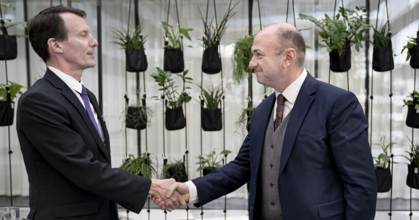 Joachim på uppdrag i Danmark, men inte i egenskap av prins. Prins Joachim och Joachim Finkielman