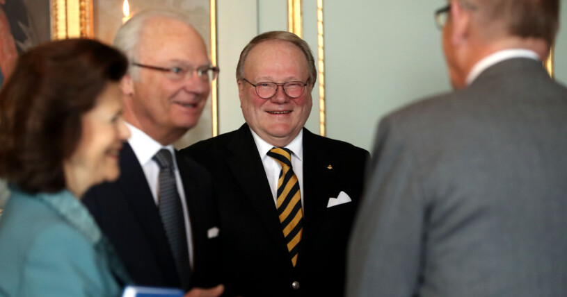 Bertil Nordström var självklart med och uppvaktade kungen inför hans 70-årsdag. Bertil Nordström