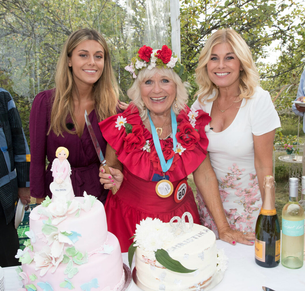 Med Bianca och Pernilla ute på Värmdö på Christinas 80-års fest för två somras sedan. Med Bianca och Pernilla ute på Värmdö på Christinas 80-års fest för två somras sedan.