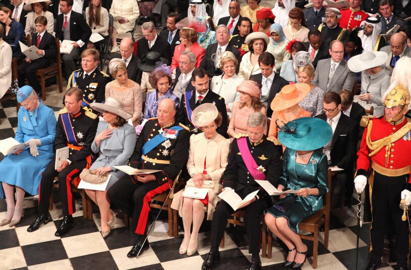 Europas alla kungligheter var på plats vid bröllopet. Ser du kronprinsessan Victoria? Gömd under den oranga hatten! Prins William Kate Catherine bröllop Westminster Abbey 2012