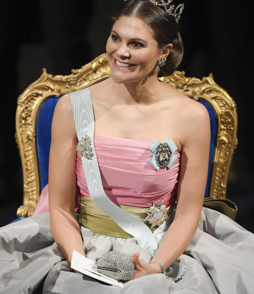 Kronprinsessan Victoria i drottning Silvias Nina Ricci-klänning. Kronprinsessan Victoria i drottning Silvias Nina Ricci-klänning