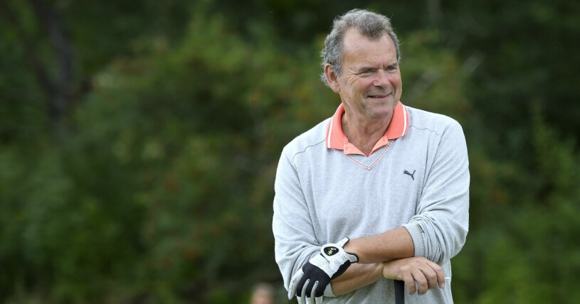 Golf, god mat och cigarrer är Steffo Törnquists melodi. Steffo Törnquist spelar golf
