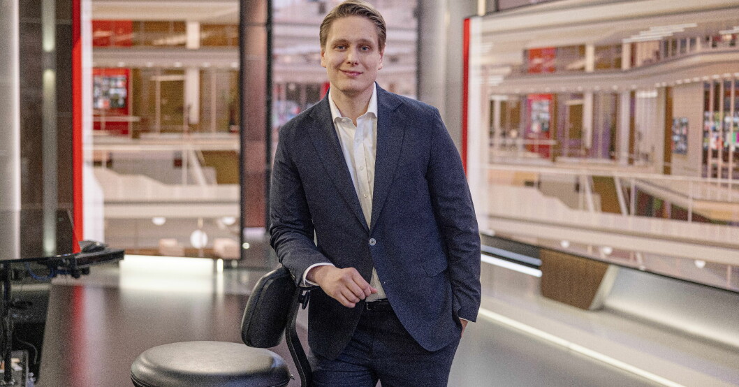 Maximilan Artell började som praktikant på TV4. Ny syns han regelbundet i tv-rutan. Efter fem-profilen Maximilian Artell