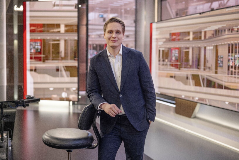 Maximilian Artell har under de senaste åren blivit en välkänd TV4-profil. Programledare Maximilian Artell på TV4 intervjuas.