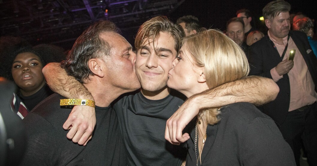 Emilio Ingrosso och Pernilla Wahlgren firar Benjamin Ingrosso efter vinsten i Melodifestivalen 2018. Emilio Ingrosso, Benjamin Ingrosso och Pernilla Wahlgren