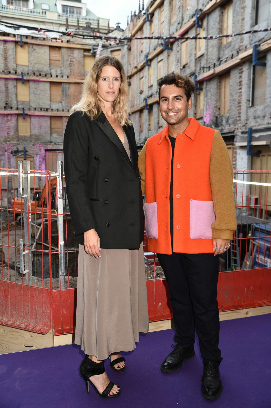 Josefin Alteby och Daniel Paris med de vackra ruinerna i bakgrunden. Josefin Alteby och Daniel Paris med de vackra ruinerna i bakgrunden.