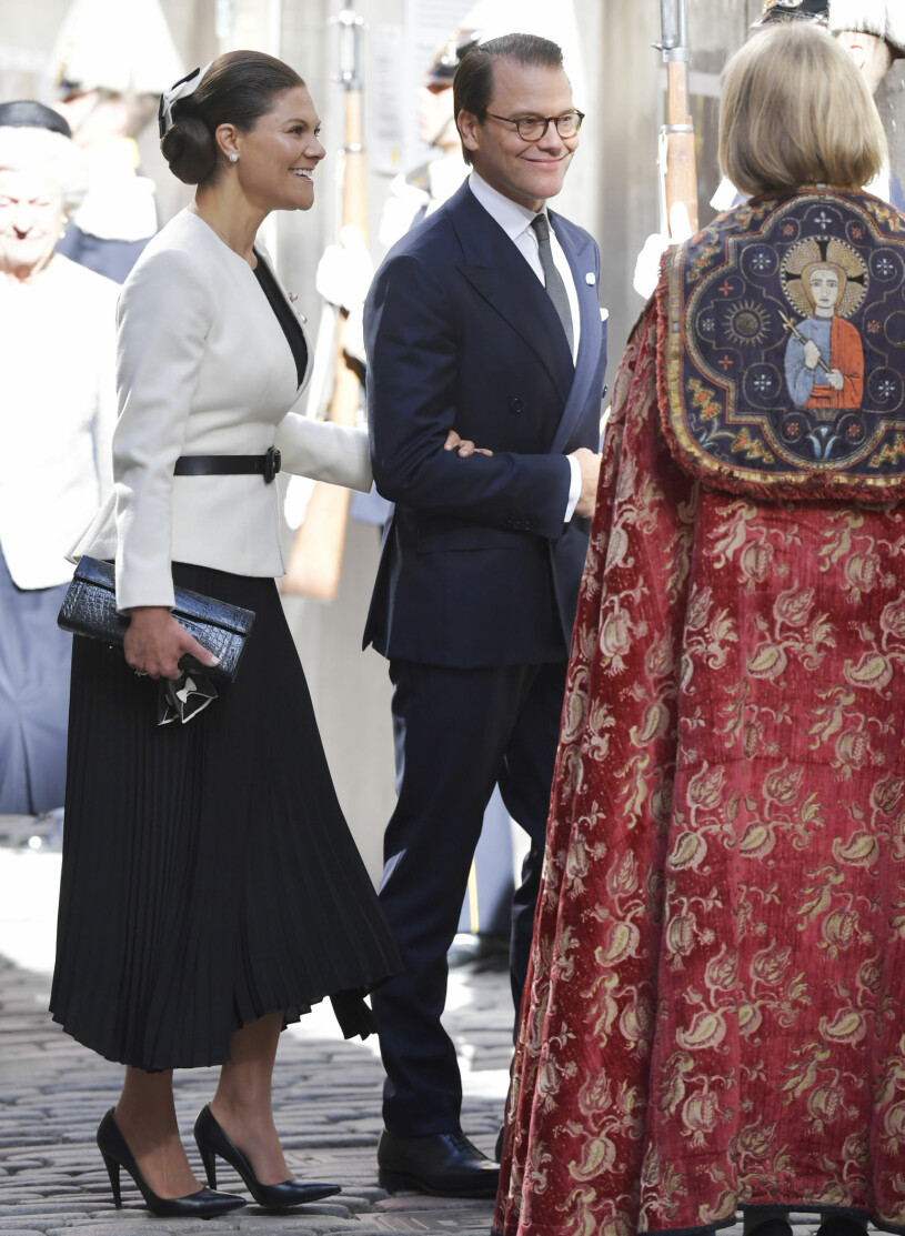 Storkyrkans domprost Marika Markovits hälsade välkommen. Kronprinsessan Victoria Prins Daniel Domprost Marika Markovits Storkyrkan Riksmötet 2021