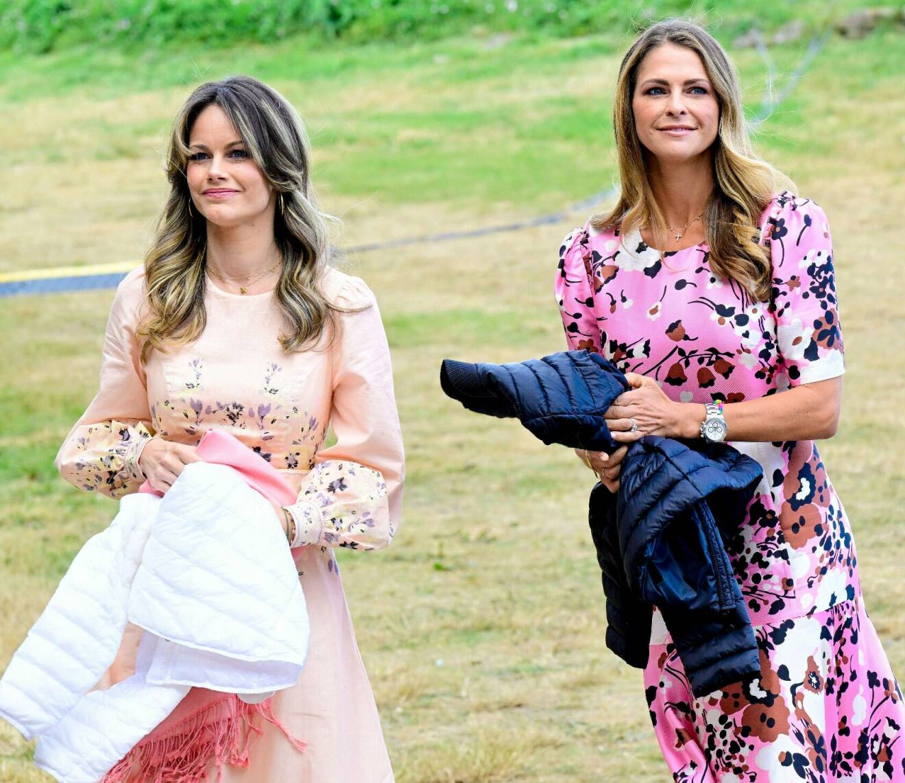 Prinsessan Sofia och prinsessan Madeleine på Victoriadagen i juli 2022