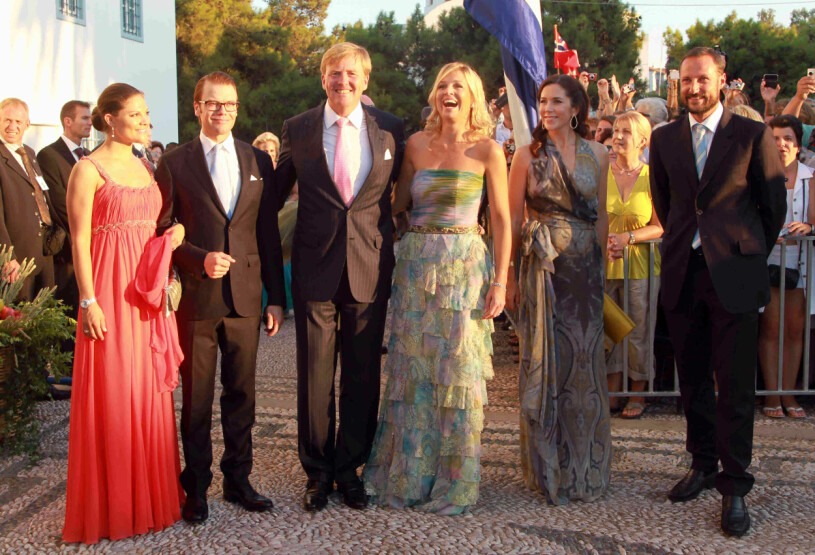 Detta blir det fjärde av drottning Anne-Maries barn som gifter sig och svenska kungafamiljen har varit med vid alla de tidigare bröllopen. Kronprinsessan Victoria Prins Daniel Willem-Alexander Máxima Kronprinsessan Mary Kronprins Haakon Bröllop Spetses 2010