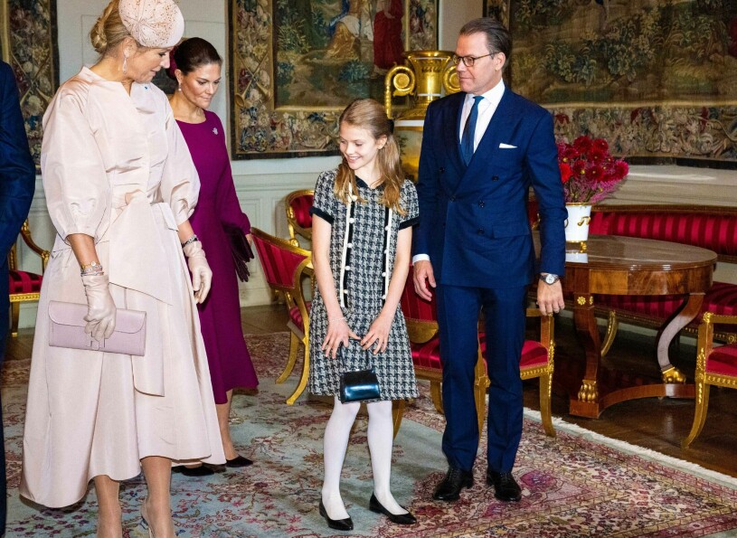 Prinsessan Estelle – och väskan som stal showen! Prinsessan Estelle med Máxima, Victoria och Daniel
