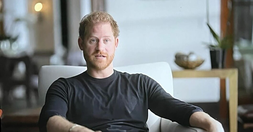 Prins Harry svingar vilt mot prins William i Netflix-dokumentären Harry & Meghan. Prins Harry svingar vilt mot prins William i Netflix-dokumentären Harry & Meghan