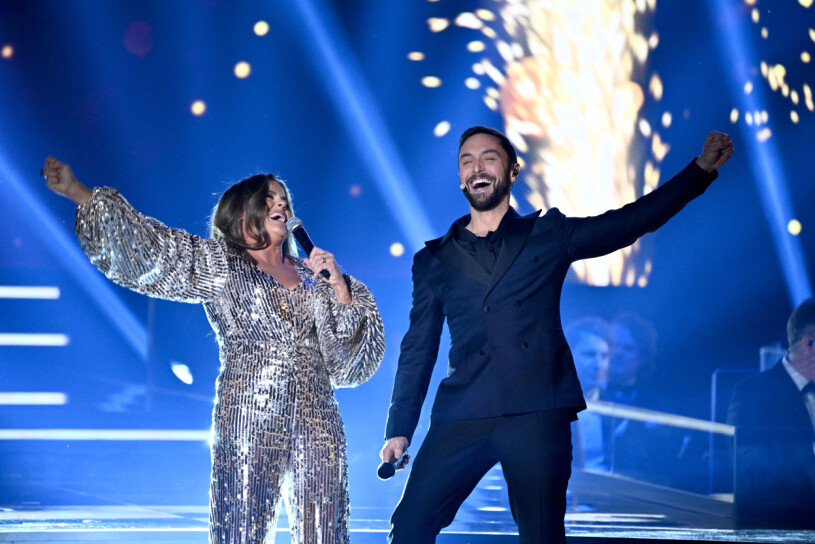 Pernilla och Måns bjöd på en storslagen Idrottsgala! Kvällens värdar Pernilla Wiberg och Måns Zelmerlöw sjunger under Idrottsgalan 2023 i Avicii Arena.