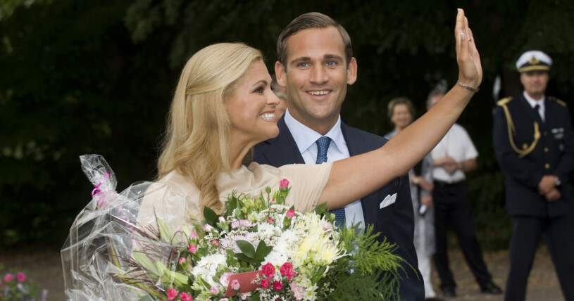 Så här såg det ut när Madeleine och Jonas Bergström tillkännagav sin förlovning 2009. Ett år senare tapetserades löpsedel efter löpsedel med Jonas otrohet. Jonas Bergström och prinsessan Madeleine
