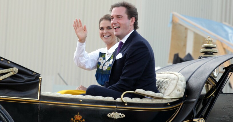 Prinsessan Madeleine och Chris O'Neill – lyckliga på väg till Skansen för nationaldagsfirande, 2013! Prinsessan Madeleine och Chris O'Neill på nationaldagen 2013