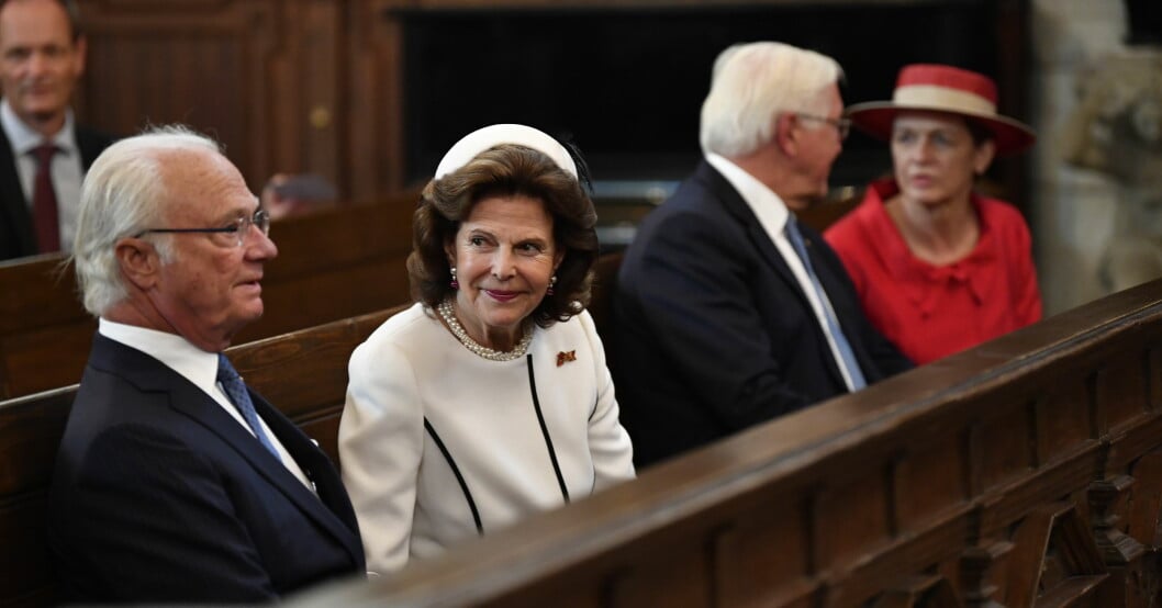 Kungaparet och presidentparet på besök i Tyska kyrkan i Gamla stan, Stockholm, under tisdagen. Kung Carl Gustaf, drottning Silvia, Tysklands förbundspresident Frank-Walter Steinmeier och fru Elke Büdenbender