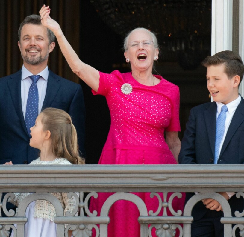 Drottning Margrethe på slottsbalkongen på Amalienborg