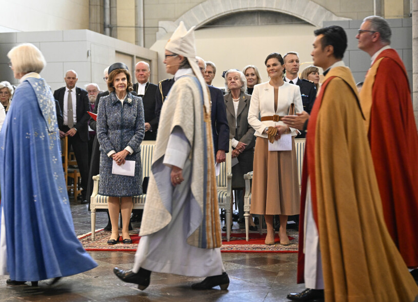 Drottning Silvia, kungen och kronprinsessan Victoria på Kyrkomötet 2022 i Uppsala domkyrka