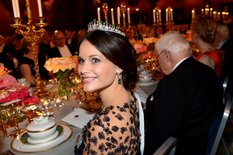 Prinsessan Sofia i klänningen som blev 2015 års skräll, på grund av sin oväntade färg – och sin feta prislapp. Prinsessan Sofia Oscar de la Renta Nobel 2015