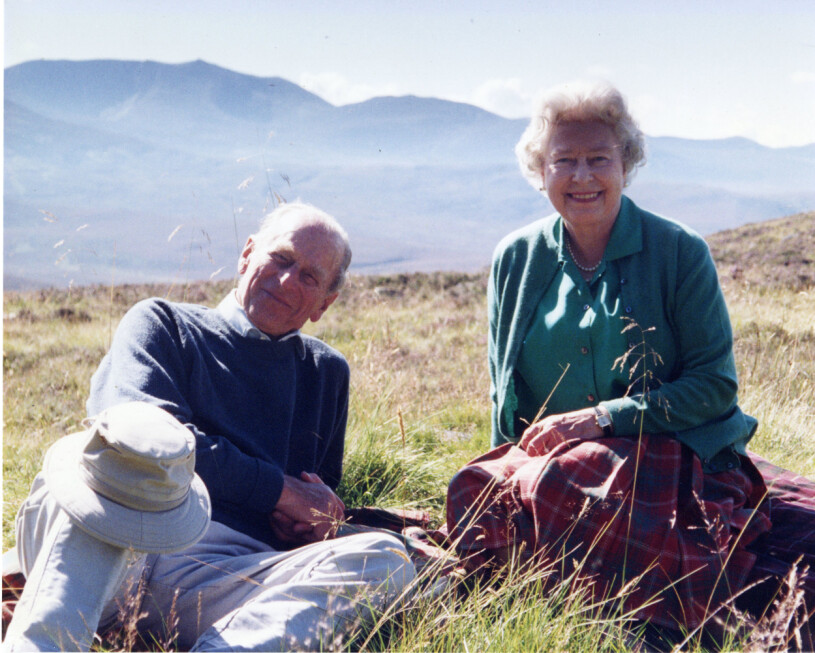 Drottning Elizabeths och prins Philip, en lycklig sommardag i Skottland år 2003. Drottning Elizabeth Prins Philip Skottland 2003