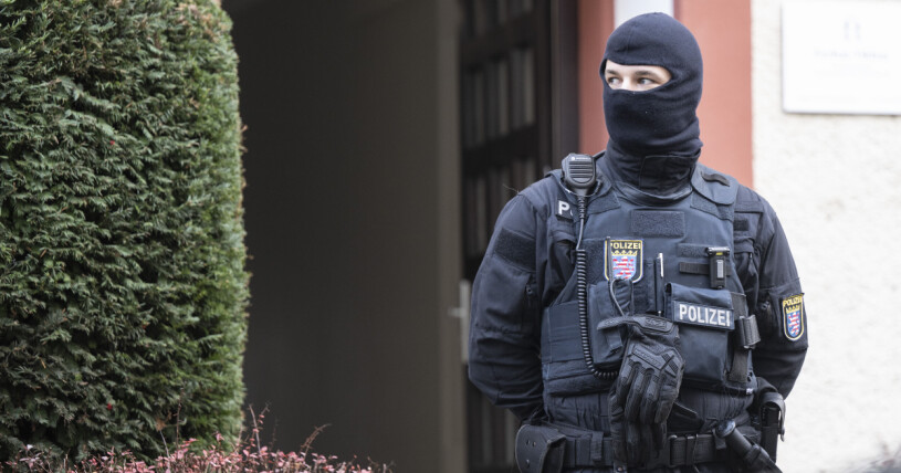 3000 poliser deltog i jätterazzian som inträffade i Tyskland under onsdagsmorgonen. Specialstyrkor slog till mot flera delstater i Tyskland
