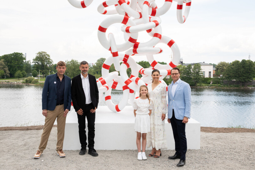 Prinsessan Estelles Kulturstiftelse arrangerar årligen skulpturutställningar på Djurgården. Kronprinsessfamiljen träffar dansk-norska konstnärsduon Michael Elmgreen och Ingar Dragset den 7 juni 2021 inför invigningen av konstverket Life Rings på Kungl. Djurgården i Stockholm. Prinsessan Estelles kulturstiftelse, instiftad av Kronprinsessan och Prins Daniel, arrangerar årligen skulpturutställningar på Djurgården. Årets konstverk är det andra permanenta verket som kommer att ingå i en blivande skulpturpark på området.