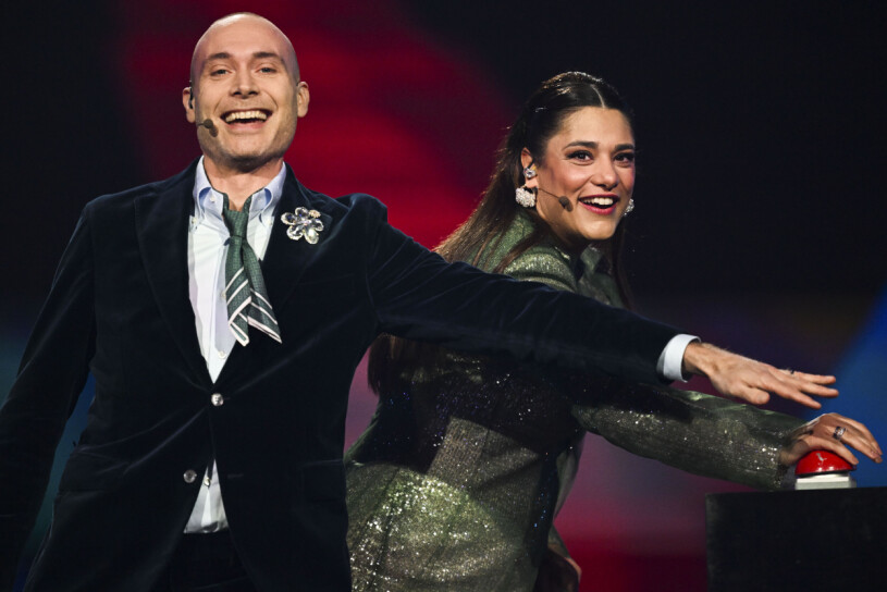 Farah Abadi och Jesper Rönndahl bjöd på en fantastisk show! Programledarna för Melodifestivalen 2023, Jesper Rönndahl och Farah Abad, trycker i gång årets Melodifestival-säsong under lördagens deltävling 1 i Melodifestivalen i Scandinavium.