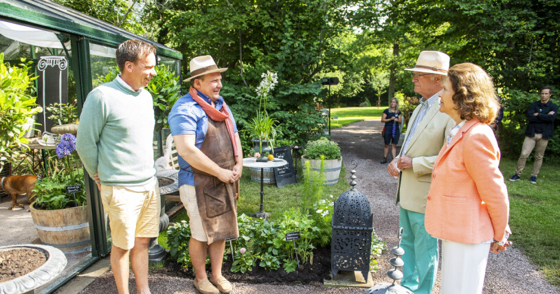 Petter Kjellén och Karl Fredrik Gustafsson under mötet med kungen och Silvia i Sollsidens slottspark. För Svensk Damtidning berättar TV4-profilen hur drottningens ord om luktärtor fick honom att agera.