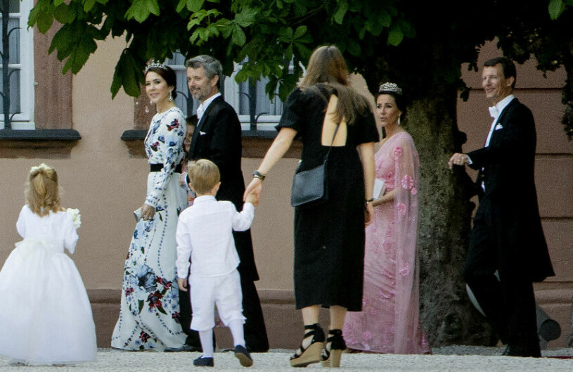 kronprinsessan Mary, kronprins Frederik, prinsessan Marie och prins Joachim under prins Gustavs bröllop med svenska Carina