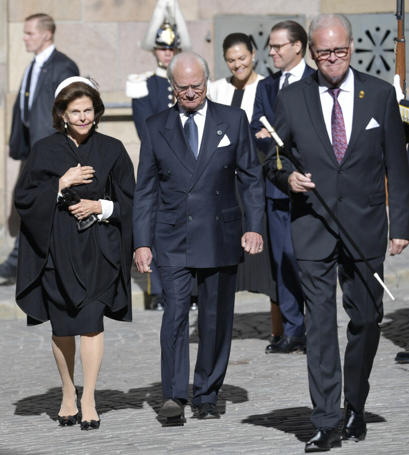 Mannen som satte myror i huvudet på många i dag. Kungen Drottning Silvia riksmötet 2021 Ceremonimästare Odd Zschiedrich