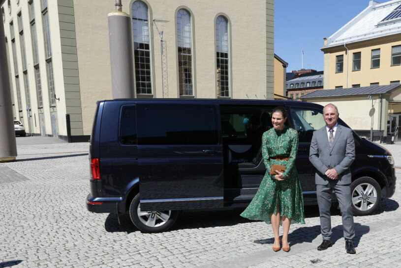 Victoria i Norrköping, här med SMHI:s generaldirektör Håkan Wirtén. Kronprinsessan Victoria i Norrköping, här med SMHI:s generaldirektör Håkan Wirtén.