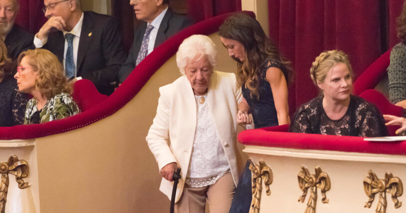 Drottning Letizia med sin farmor Menchu Álvarez del Valle. Menchu Álvarez del Valle och drottning Letizia