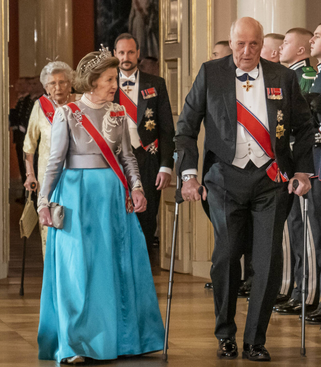Kung Harald, drottning Sonja, kronprins Haakon och prinsessan Astrid på galamiddag på Kungliga slottet i Oslo