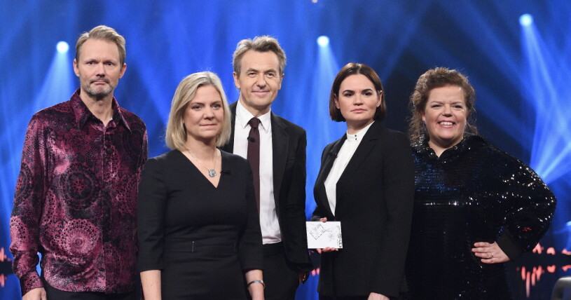Felix Herngren säger "håll käften" till statsminister Magdalena Andersson i "Skavlan". Fedrik Skavlan, Magdalena Andersson, Else Kåss Furuseth, Felix Herngren, Svjatlana Tsichanouskaja