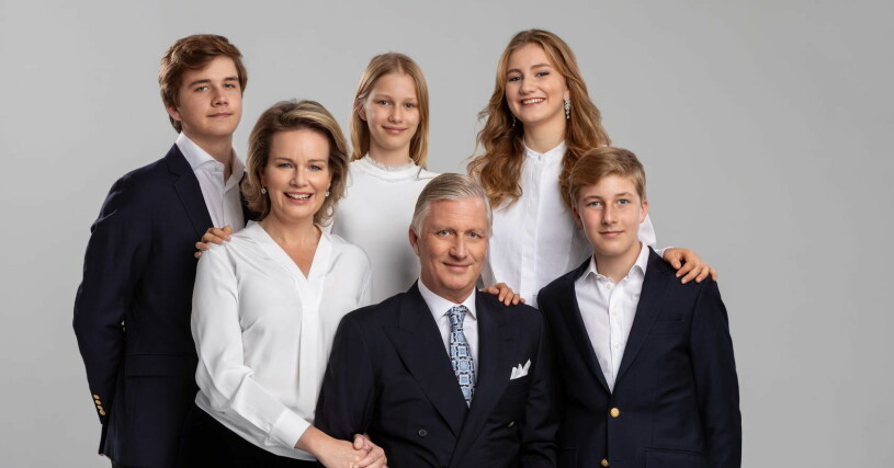 Prins Gabriel, drottning Mathilde, prinsessan Eleonore, kung Philippe, kronprinsessan Elisabeth och prins Emmanuel. Prins Gabriel, drottning Mathilde, prinsessan Eleonore, kung Philippe, kronprinsessan Elisabeth och prins Emmanuel.