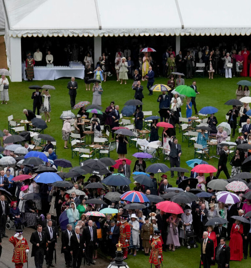 Årets första kungliga gardenparty. Men allt var inte som det skulle. Drottning Elizabeths gardenparty på Buckingham Palace 2022