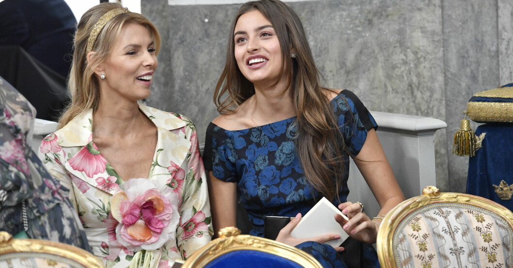 Chris syster, grevinna Natascha von Abensperg und Traun, med sin dotter Milana Abensperg und Traun på plats i Drottningholms slottskyrka för prinsessan Adriennes dop.
