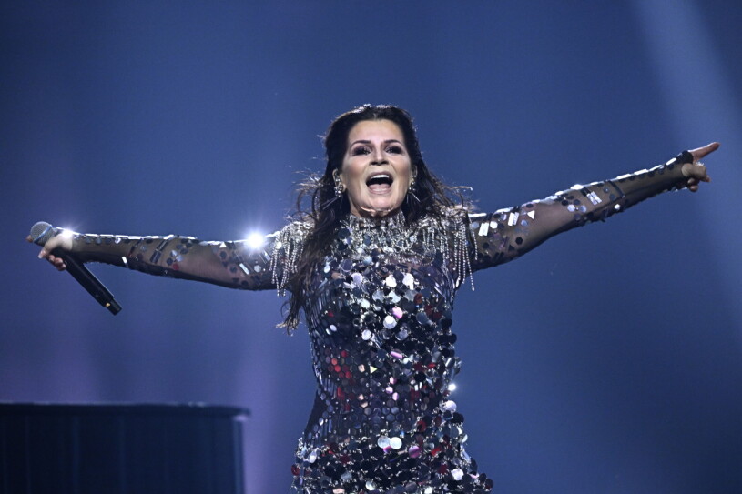 Carola Häggkvist uppträder i mellanakten under deltävling 4 av Melodifestivalen 2023 på Malmö Arena.
